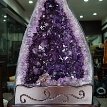 小紫晶洞2.2公斤/寬16深6、精美雕花底座、新居入厝送禮、玄關鎮宅擋煞、商場招財擺件 手串手珠消磁 DB19 水晶洞 細賞水晶專賣 歷史價格詳細信息