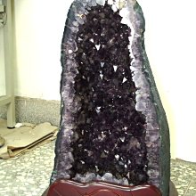 ~shirley水晶~巴西紫水晶洞~32.69公斤~身形端正~藏風聚氣~招財納祥~低價起標! 歷史價格詳細信息