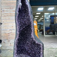 【福藝古玩批發】嚴選 頂級稀有 收藏品 異象晶洞 水晶洞 帶方解石 附實木底座  ~ 040201 歷史價格詳細信息