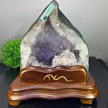 【福藝古玩批發】嚴選 頂級稀有 收藏品 異象晶洞 水晶洞 帶方解石 附實木底座  ~ 040201 歷史價格詳細信息