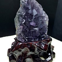 【好漾精品】❤❤巴西豔紫鈦金水晶~~晶體上帶清透方解石及二次結晶~~附底座❤❤ 歷史價格詳細信息