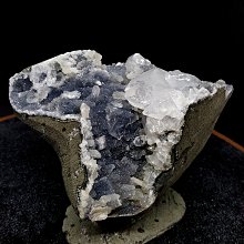 【好漾精品】❤❤漂亮天然原皮原礦~~黑瑪瑙邊聚寶盆~~~特殊色橘色帶糖霜結晶~~附底座❤❤ 歷史價格詳細信息