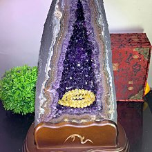 【福藝古玩批發】嚴選 頂級稀有 收藏品 異象晶洞 水晶洞 帶方解石 附實木底座  ~ 040201 歷史價格詳細信息