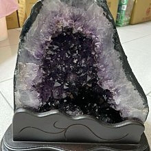 紫水晶座 Natural Uruguay amethyst block 天然烏拉圭紫水晶座(重2030克，高23.0公分含附贈木座)擺件 紫水晶高檔黑紫色 歷史價格詳細信息