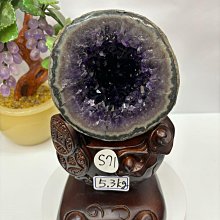 H3198頂級烏拉圭紫水晶洞：含座重：3.1kg  ，含座尺寸：高18cm，寬度16cm，厚度19cm，洞深8cm 歷史價格詳細信息