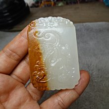 天然 和闐 青白玉帶沁【雕刻平安玉璧 】溫潤樸美 項鍊 直徑4.7ㄨ厚0.6cm(29.3g)(粗繩可調長短)=B1-322 歷史價格詳細信息