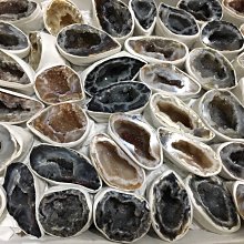 兆鑫生活館-小聚寶盆(雷公蛋),迷你水晶洞(不挑款,隨機款)剖面皆2~3公分 歷史價格詳細信息