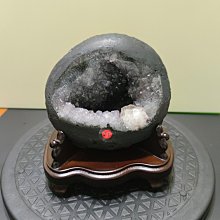 方解石共生紫水晶洞1.8公斤/寬14深5公分、精美雕花底座、新居入厝送禮、商場招財擺件、手串手珠消磁 DB21 細賞水晶專賣 價格比較,價格查詢,歷史價格詳細信息