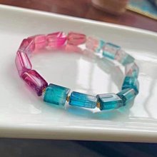 稀有粉藍西瓜碧璽貓眼手串，晶體通透色彩明豔，稀有美物。配件爲18k金.8.5—10.7mm重：23.25g 歷史價格詳細信息