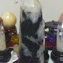 天然水晶球帶晶黑碧璽共生體，內部含黑碧璽包裹體，展現迷人的彩虹效果。規格：5.2厘米 重1 水晶 文玩 首飾 二手【紫竹齋】236 歷史價格詳細信息