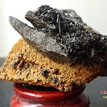 ***原礦屋*** 天然螢光礦物！A級無處理印尼優質藍珀原礦 (紫外燈下有藍螢光反應)！(琥珀、蜜蠟、招財、冥想、靈修) 歷史價格詳細信息