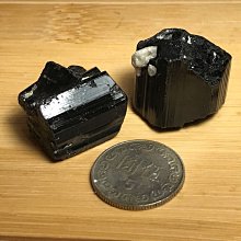 碧璽兩戴款玫瑰耳釘冰激凌色系的碧璽耳釘，耳釘是紅綠糖心蛋面，墜子墜子部分是粉色和蘋果綠玫瑰 歷史價格詳細信息