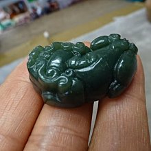 《藍晶寶石玉石特賣》→〈雕刻項鍊系列〉→外蒙料高冰種清透和闐菠菜碧玉精雕〈元寶平安有餘〉→Y554-1 歷史價格詳細信息