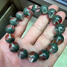 ❤妙玉生花優品購❤綠碧璽發手鐲，顏色翠綠，形成如海帶絲一般，超美！  淨體漂亮，發晶均勻.內徑：58寬19厚10重：82g. 歷史價格詳細信息