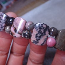 《藍晶寶石玉石特賣》→〈手排鐲系列〉→天然阿富汗青金石長蛋弧形超厚寬版手排鐲→W1329-1 歷史價格詳細信息