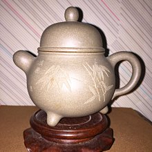 早期紫砂壺: 泥料:老清水泥，壺款:標準水平鬥茶小品款式一組(1壺+1茶盤+4小品茗杯)，免運特價讓藏 歷史價格詳細信息