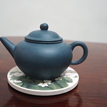 早期標準黑紫砂壺,手工刻字蓋子,壺身底印二泉,把手綁滕高貴好拿不滑手,淋熱水前後呈現，容量200cc 歷史價格詳細信息