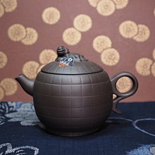*晉瑞-紫砂*北京低調茶舍訂製.南罐小品意象.粗塑梨式.旋胚捏塑簡單工具成形.摹徐門風格結合潮汕功夫茶意象 歷史價格詳細信息