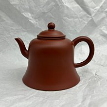 宜興朱泥壺，上自明末清初，下迄清末民初，老朱泥珍稀古壶珍貴朱泥壺存世慎少，有歷史價值蓋有嗑傷薄胎朱泥壺存世保存少，燒製陶土如鋼鐵一般硬骨，稀有保值詩句款 歷史價格詳細信息