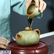 清代豆青堆花花瓶，畫工精美釉色肥潤漂亮，有磕碰修補和沖線見圖 歷史價格詳細信息