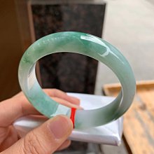 緬甸翡翠子岡牌38.3/23.1/8.3毫米飄果綠意境優美，16533 歷史價格詳細信息