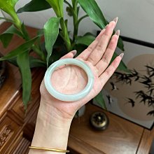 翠滿樓 手鐲 巴西玉髓(可當胸墜)17號•內徑5•2公分 寬1•6公分•厚0.7公分 a貨證書•小瑕疵不影嚮美觀 無瑕疵1800 小瑕疵 特價292初學者進階版 歷史價格詳細信息