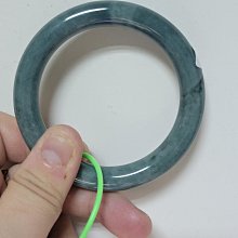 天然翡翠A貨手鐲-粉底色帶飄花貴妃手鐲-蛋形手鐲-約53+內徑-有瑕 歷史價格詳細信息
