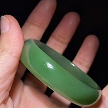 50圈口 超值款 獨龍玉手鐲 高冰感 飄白冰 飄花靈動 似青花瓷般 帶點黃加綠 獨特性強 歷史價格詳細信息
