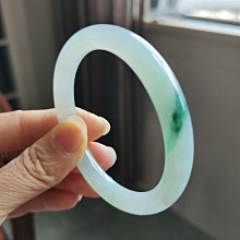 翡翠手鐲貴妃53-54圈口飄花貴妃手鐲 尺寸53.8/49*12*7.2mm 冰糯種，有紋 歷史價格詳細信息