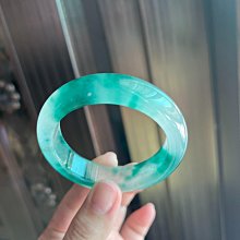 獨龍玉圓條鐲 辣綠飄花 53圈口 轉品清倉 飄花靈動 整體高冰種水 帶小翠花 上手氣質大方 歷史價格詳細信息