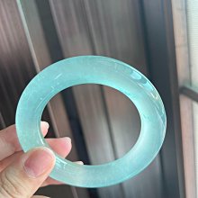 獨龍玉圓條鐲 辣綠飄花 53圈口 轉品清倉 飄花靈動 整體高冰種水 帶小翠花 上手氣質大方 歷史價格詳細信息