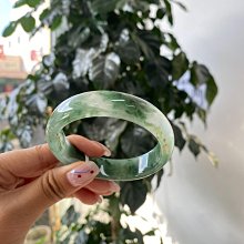 獨龍玉手鐲 冰飄花  高厚款 53圈口 清倉 飄花靈動 整體高冰種水 輪胎鐲 高厚款用料足 歷史價格詳細信息
