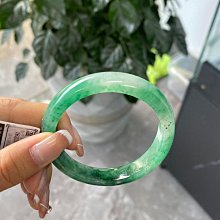 獨龍玉手鐲 冰翠款 56圈口 冰飄花的款式 小細鐲 上手清秀的款式 冰感和種水都很好 性價 歷史價格詳細信息