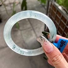 水沫玉飄花手鐲有紋小微瑕，圈口53.左右！尺寸15.8-9.左右，微瑕是可能有紋的地扣 歷史價格詳細信息