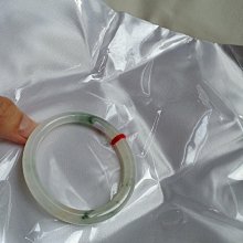 翡翠手鐲貴妃53-54圈口飄花貴妃手鐲 尺寸53.8/49*12*7.2mm 冰糯種，有紋 歷史價格詳細信息