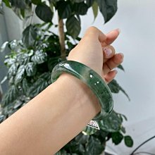 獨龍玉手鐲 小價位 53圈口 獨龍玉 清倉 飄花款 顏色翠綠偏深 上手清秀的款式 喜歡勻色 價格比較,價格查詢,歷史價格詳細信息
