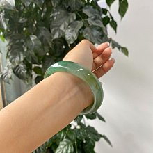 獨龍玉手串 黃加綠 9mm 飄花靈動 整體帶黃加綠 辣陽綠的顏色 上手大氣的款式 入手不虧 歷史價格詳細信息