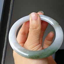 天然翡翠A貨，55.8圈口扁圓條手鐲出坑清庫存回血出自然光原相機實拍，無美顏！老種料，糯化 歷史價格詳細信息