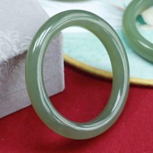 和闐玉玉晴水綠太陽花，23.5*5.5，無裂無雜標價就是賣價12041 歷史價格詳細信息