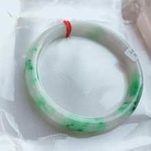 辣陽綠飄墨色花翡翠珠珠  尺寸卡5.25有墨色的色根紋微微黃棉和一點平臺 翡翠 飾品 收藏【二手】【微淵古董】-656 歷史價格詳細信息