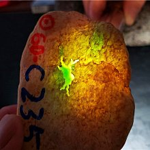 冰綠飄翠 “寶劍”鉆石切割 長條形棱柱 翡翠吊墜裸石  尺寸26.4- 翡翠 飾品 收藏【二手】【長安古玩】-1556 歷史價格詳細信息