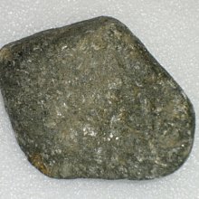 【石頭記 】緬甸翡翠毛料賭石- 莫灣基  砂皮黃霧 厚實沉手   燈照透光 2.20kg 手鐲料 歷史價格詳細信息