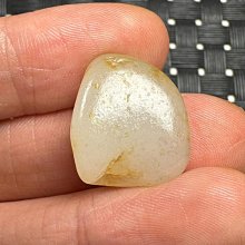 新疆和闐玉特色米蘭河紅皮籽料卡18珠子25334 歷史價格詳細信息