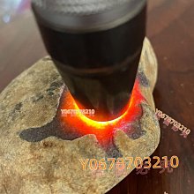 翡翠原石開窗的滿色小色料，果綠色、微棉，有種水，重量10克，石頭小、也有小裂紋，介意勿拍。 舊藏 古玩 翡翠 二手【快樂真棒】-5703 歷史價格詳細信息