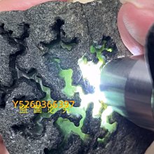 翡翠莫西沙敞口走水路、起綠熒光的小料，玩好種水的小掛件料，重量有113克，挺壓手的，石型 舊藏 古玩 翡翠 二手【快樂真棒】-5630 歷史價格詳細信息