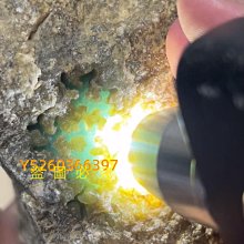 翡翠莫西沙敞口走水路、起綠熒光的小料，玩好種水的小掛件料，重量有113克，挺壓手的，石型 舊藏 古玩 翡翠 二手【快樂真棒】-5630 歷史價格詳細信息