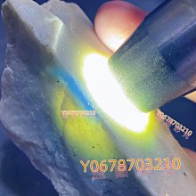 翡翠原石 木納邊角小墨翠 藍水 重量15克 尺寸3*2.5+0. 翡翠 原石 收藏 【天地通】二手-300 歷史價格詳細信息