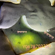 ， ，一物一圖 重量:116克 編號F67  天然翡翠邊料， 翡翠 原石 收藏 【天地通】二手704 歷史價格詳細信息
