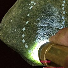 莫西沙翡翠原石66克小皮革老料，全身打燈都有比較好的熒光表現，而且是老皮革，，喜 舊藏 古玩 翡翠 二手【快樂真棒】-5552 歷史價格詳細信息