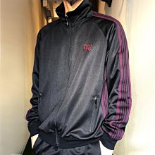 【特價】vintage藏青色側邊三粒扣翻領大口袋羊毛外套，三角翻領，三顆圓形紐扣（紐扣就是那樣式的），寬松版型，右邊袖子有掉絨明顯，特價出～ 歷史價格詳細信息